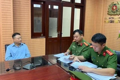 El acusado Nguyen Hoa Binh (Shark Binh) trabaja con la agencia de investigación. (Foto: Policía de Hanoi)