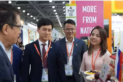 El embajador de Vietnam en Rusia, Dang Minh Khoi, en el pabellón vietnamita. (Fuente: VNA)