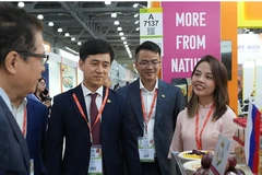El embajador de Vietnam en Rusia, Dang Minh Khoi, en el pabellón vietnamita. (Fuente: VNA)
