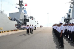 Una ceremonia de despedida celebrada para la delegación en el Puerto Militar de Cam Ranh en la provincia de Khanh Hoa el 10 de agosto. (Foto: qdnd.vn)