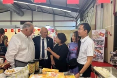 Conectando empresas vietnamitas con socios griegos en la feria. (Foto: Embajada de Vietnam en Grecia)