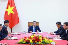 El primer ministro vietnamita, Pham Minh Chinh, sostuvo hoy una conversación telefónica con su homólogo de Singapur, Lawrence Wong. (Fuente: VNA)