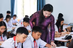 El nivel máximo de subsidio del 80% se aplicará a los docentes y directivos de internados para minorías étnicas, escuelas secundarias especializadas, escuelas preuniversitarias y escuelas para personas con discapacidad (Foto ilustrativa: VNA)