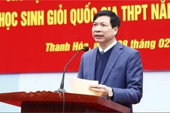 Tran Van Thuc habló en una conferencia mientras se desempeñaba como director del Departamento de Educación y Capacitación de Thanh Hoa. (Foto: tuoitre.vn)