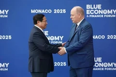 El primer ministro vietnamita Pham Minh Chinh (izq.) y el Príncipe Alberto II de Mónaco. (Foto: VNA)