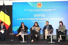 Ponentes en el seminario «EVFTA: cinco años de implementación y más allá» (Foto: VNA)