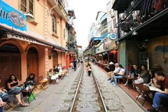 Hanoi prohíbe recorridos por cafeterías a lo largo de la calle del tren