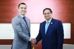 El primer ministro vietnamita, Pham Minh Chinh, sostiene un encuentro con el presidente ecuatoriano Daniel Noboa. (Fuente: VNA)
