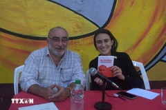 La ceremonia de lanzamiento de las Obras Completas del Presidente Ho Chi Minh en Montevideo. (Foto: VNA)