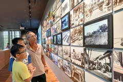 Películas documentales, diapositivas de objetos y documentos históricos digitalizados en el espacio expositivo del Museo de Da Nang. (Foto: VNA)