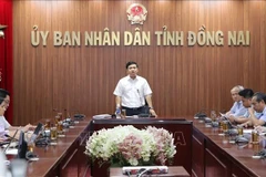 El vicepresidente del Comité Popular de la provincia de Dong Nai, Ho Van Ha, habla en la sesión de trabajo con la Sociedad General de Construcción No 1. (Foto: VNA)