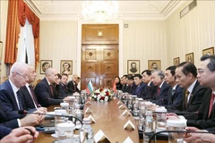 El secretario general del Partido Comunista de Vietnam, To Lam, y el presidente búlgaro Rumen Radev mantienen conversaciones oficiales. (Fuente: VNA)