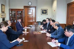 Reunión entre el ministro de Agricultura y Medio Ambiente de Vietnam, Do Duc Duy, y el senador John Boozman, presidente del Comité de Agricultura, Nutrición y Silvicultura del Senado de Estados Unidos (Foto: VNA)