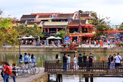 El casco antiguo de Hoi An, en la ciudad de Da Nang, siempre atrae a numerosos turistas internacionales. (Foto: VNA)