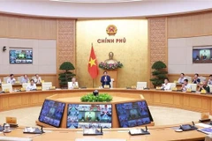 El primer ministro Pham Minh Chinh preside la reunión del Gobierno. (Foto: VNA)