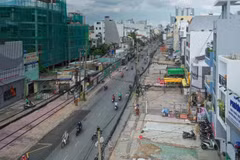 El proyecto de la Línea 2 del Metro de Ciudad Ho Chi Minh cuenta con un capital de inversión total de unos 1,9 mil millones de dólares, y básicamente ya se ha completado la limpieza de tierras, con una tasa del 99,8%. (Foto: sggp.org.vn)