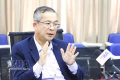 El Dr. Neak Chandarith, profesor asociado y director del Instituto de Estudios Internacionales y Políticas Públicas (IISPP) de la Universidad Real de Phnom Penh (RUPP), en una entrevista concedida a la Agencia Vietnamita de Noticias. (Foto: VNA)