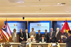 Empresas de ambas partes firmaron un memorando de entendimiento. (Foto: VNA)