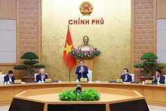 El primer ministro Pham Minh Chinh preside la reunión ordinaria del Gobierno de noviembre. (Foto: VNA)