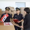 Funcionarios de la Aduana del puesto fronterizo de Tan Thanh, en la provincia de Lang Son, inspeccionan el diseño, la tipología y las especificaciones de las mercancías en la zona de control de cargas de importación. (Foto: VNA)