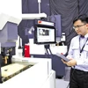 Fabricación de productos mecánicos de precisión en la empresa Makino (Japón) en el Parque de Alta Tecnología de Ciudad Ho Chi Minh. (Foto: baodautu.vn)