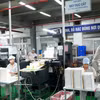 Línea de producción de envases en la empresa de Thang Long, que cumple con los requisitos de numerosos clientes nacionales e internacionales. Foto: VNA