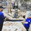 Producción de paneles de madera en la empresa Thuan An Wood. (Foto: VNA)