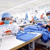 Confección de prendas de vestir para exportación al mercado japonés en la empresa Hung Viet Garment, en la provincia de Hung Yen. (Foto: VNA)