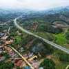 La creciente demanda de financiación para proyectos de infraestructura y transición verde impulsa la búsqueda de nuevas fuentes de capital en Vietnam. En la imagen, la autopista Noi Bai–Lào Cai. (Foto: VNA)