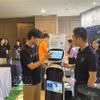 Los visitantes recorren la exposición de demostración tecnológica en el Día del Emprendimiento e Innovación de la ciudad de Da Nang – SURF 2025. (Foto: VNA)