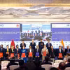 El secretario general del Partido Comunista de Vietnam y presidente del país, To Lam, presencia el intercambio de acuerdos de cooperación entre empresas vietnamitas e indias. Foto: VNA