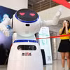 Área de exposición y presentación de productos en AI Day 2026. (Foto: VNA)