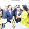El viceprimer ministro Mai Van Chinh visita los pabellones de Vietnam en la 22.ª Feria China-ASEAN (CAEXPO). Foto: VNA