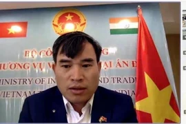 Bui Trung Thuong, consejero comercial de Vietnam en la India, habla en el evento. (Fuente: VNA)