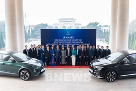 En el acto de firma. (Fuente: VinFast)