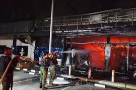 Escena de la explosión de bombas en una gasolinera en Narathiwat, Tailandia, el 11 de enero de 2026. (Foto: Xinhua/VNA)