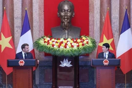 Líderes de Vietnam reciben al presidente francés en Hanoi