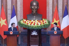 Líderes de Vietnam reciben al presidente francés en Hanoi