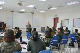 Mujeres militares participan en el curso de entrenamiento. (Foto: QĐND)