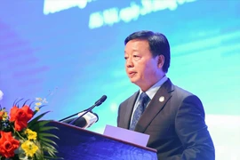 El viceprimer ministro vietnamita Tran Hong Ha habla en el evento. (Fuente: VNA)
