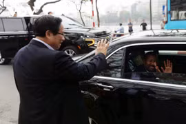 El primer ministro Pham Minh Chinh despide a su homólogo etíope, Abiy Ahmed Ali. (Fuente: VOV)
