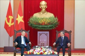 El secretario general del Partido Comunista de Vietnam, To Lam, recibe a Nikolai Patrushev, asistente del Presidente de Rusia y jefe del Consejo Marítimo del país. (Fuente: VNA)