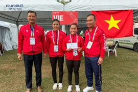 Atletas vietnamitas ganan medalla dorada en canotaje. (Fuente: VNA)