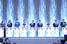 El primer ministro Pham Minh Chinh y los delegados en la inauguración de séptimo Festival Nacional de Startups Estudiantiles (SV.STARTUP) (Fuente: VNA)
