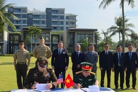 En la 169 ceremonia de firma de documento sobre la repatriación de militares estadounidenses. (Fuente: Cancillería/VNA)