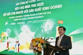 El viceministro de Industria y Comercio, Nguyen Sinh Nhat Tan, habla en el evento. (Fuente: VNA)