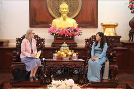 La cónsul general de Australia en Ciudad Ho Chi Minh, Sarah Hooper (izquierda), y la vicepresidenta del Comité Popular de Can Tho, Nguyen Thi Ngoc Diep (Foto: VNA)