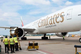 Emirates, la aerolínea más grande de Oriente Medio, ha cancelado todos sus vuelos, incluidos los hacia Vietnam. (Foto: znews.vn)