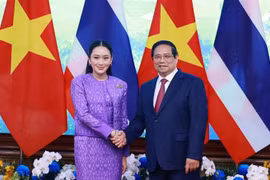 El primer ministro vietnamita, Pham Minh Chinh, y su homóloga tailandesa, Paetongtarn Shinawatra. (Fuente: VNA)