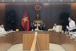 El viciprimer ministro Mai Van Chinh trabajó con representantes de ministerios, ramas y unidades para revisar las labores relacionadas con la celebración del Día de Vesak de las Naciones Unidas 2025. (Fuente: VNA)